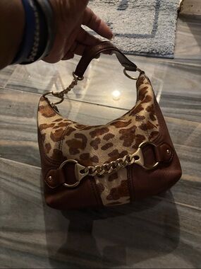 QLeopard Print Shoulder Bag with Gold Chain Detail